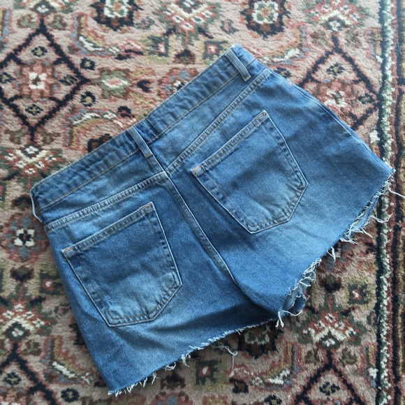 Cropped Distressed Denim Shorts - size U28 - Picture 3 of 3